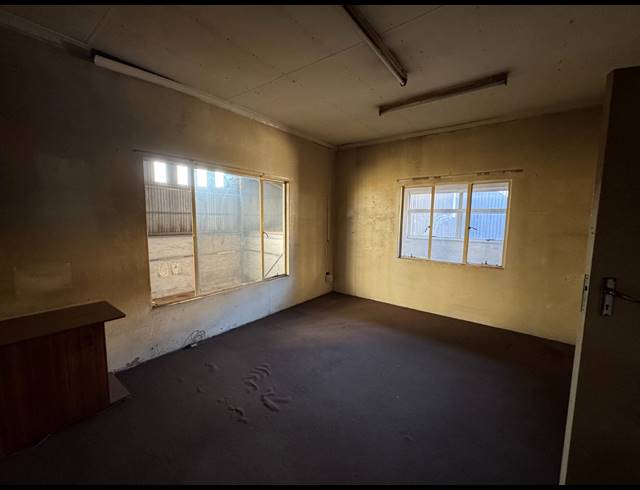 349M² WAREHOUSE TO LET IN MANUFACTA